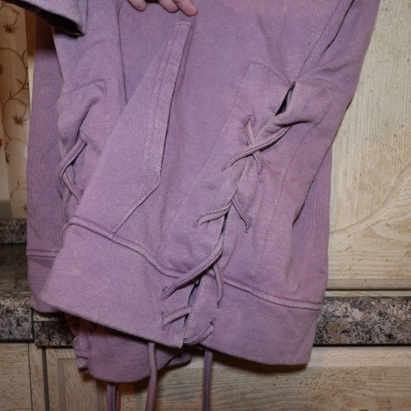 NWOT Sweatshirt - Picture 3 of 6